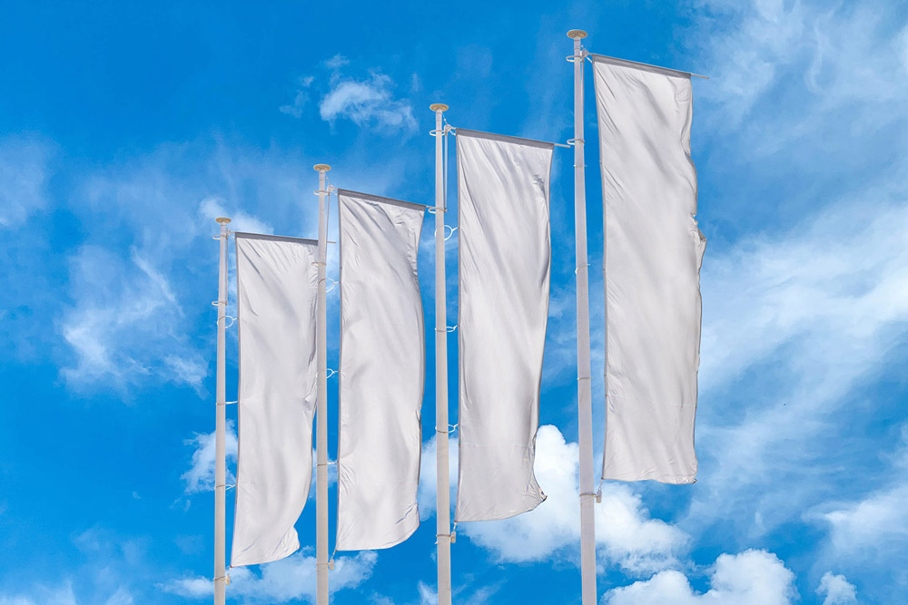 Free Vertical Pole Flag Mockup PSD